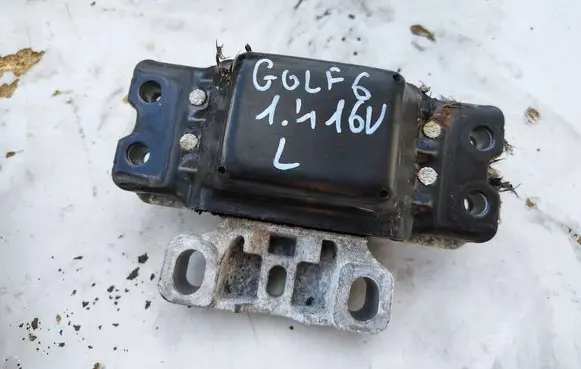 Volkswagen Golf VI Gearbox mounting bracket