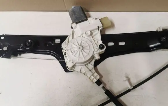 BMW 3 E90 E91 Front door window regulator with motor 7060266 7140588