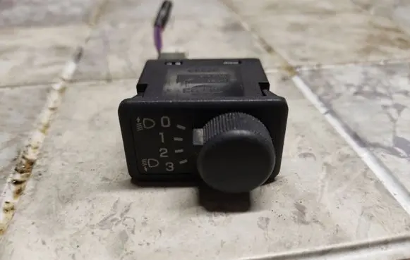 Nissan Primera Headlight level height control switch 36997B 040305