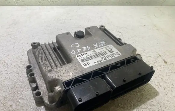 KIA Ceed Engine control unit/module 391132A510 1039S37864 0281016570