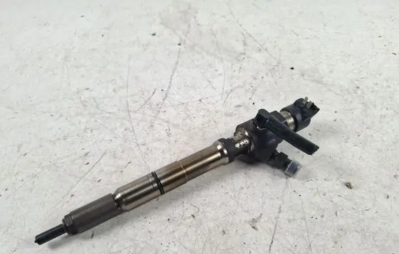 Volkswagen Caddy Fuel injector 03L130277B