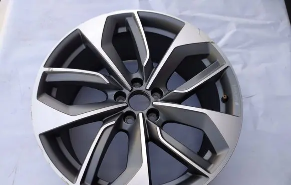 Audi e-tron R20 alloy rim 4KE601025