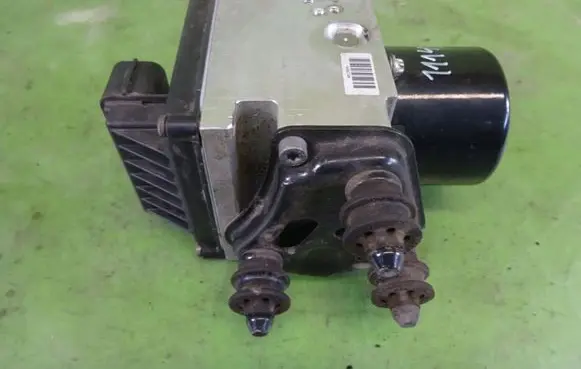 Volkswagen PASSAT B6 ABS Pump