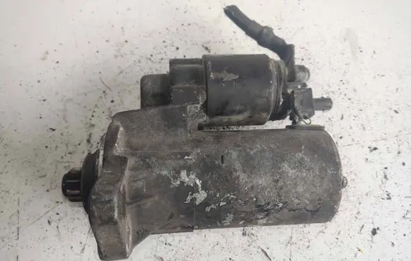 Volkswagen Golf IV Starter motor 1005821879 01811023 0001121608
