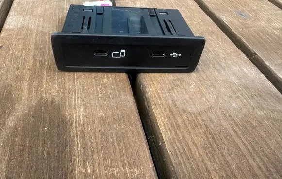 Mercedes-Benz EQC USB socket connector A1678201302