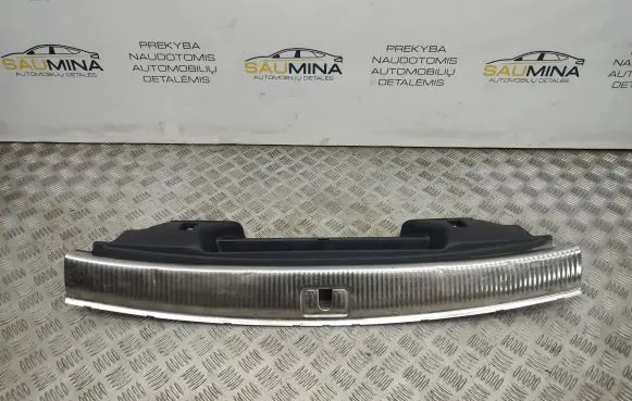 Trunk/boot sill cover protection