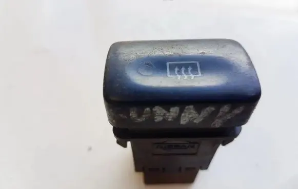 Nissan Sunny Windscreen/window heater switch