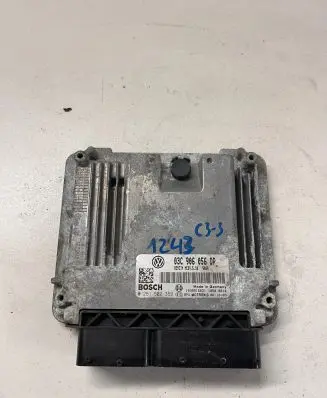 Volkswagen Golf V Engine control unit/module 03C906056DP 1039S16631 0261S02359