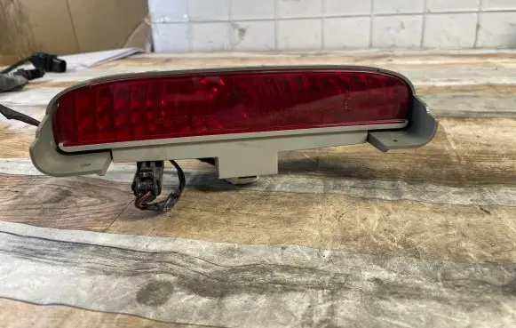 KIA Cerato Third/center stoplight