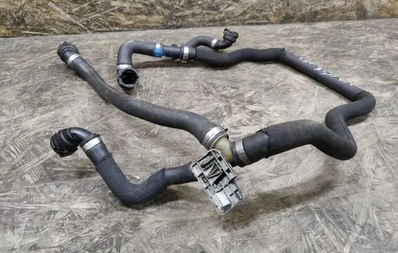BMW X5M E70 Engine coolant pipe/hose 7576371 757869401