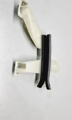 Opel Mokka B Front door windshield rail 9820820780