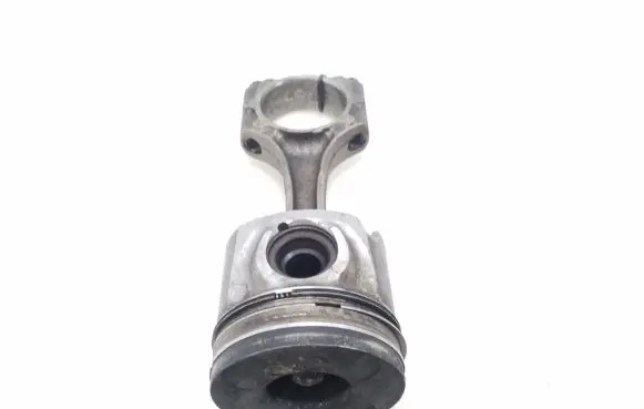 Toyota Avensis T220 Piston with connecting rod