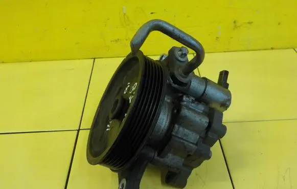 Mercedes-Benz C W204 Power steering pump A0064667501