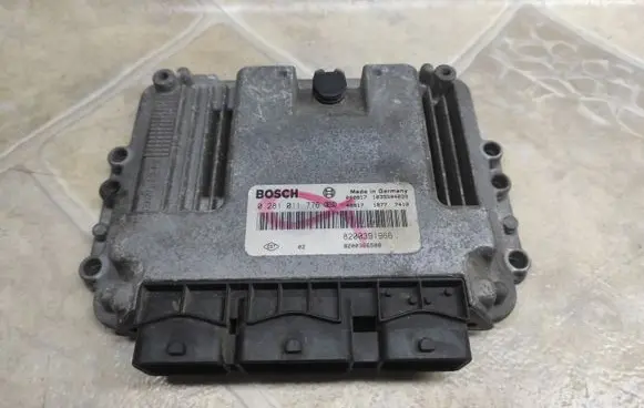 Renault Scenic II - Grand scenic II Engine control unit/module 0281011776 8200391966