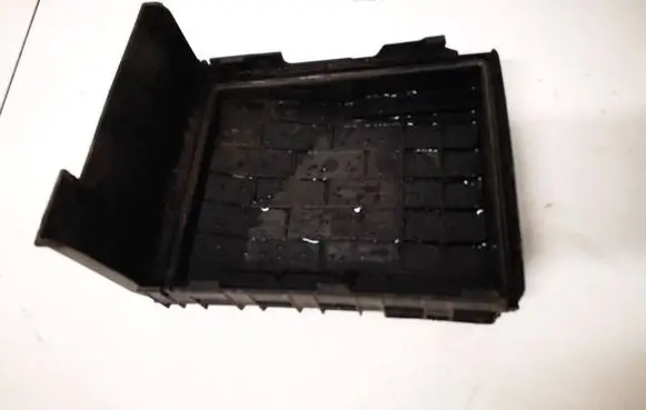 Volkswagen Touran I Fuse box cover 1K0937132F