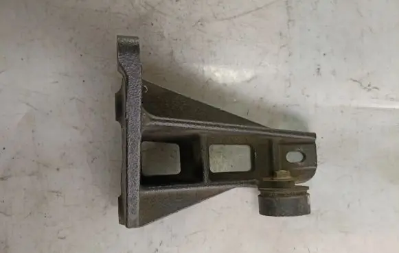Suzuki Grand Vitara II Engine mounting bracket RD0143 3749