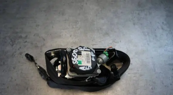 Volvo S60 Front seatbelt 39818843