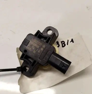 Mercedes-Benz A W176 Airbag deployment crash/impact sensor A1668210351 56054084AA