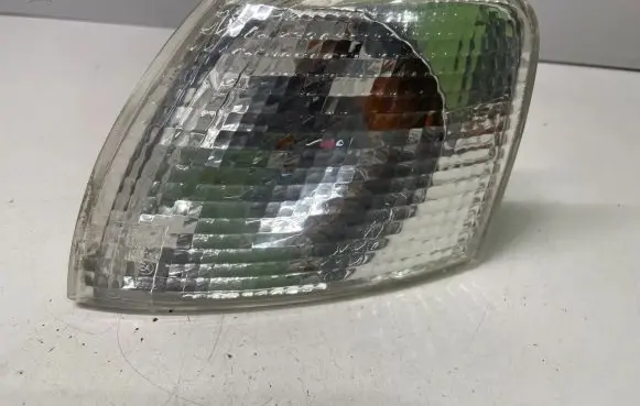 Volkswagen PASSAT B5 Front indicator light 03867821