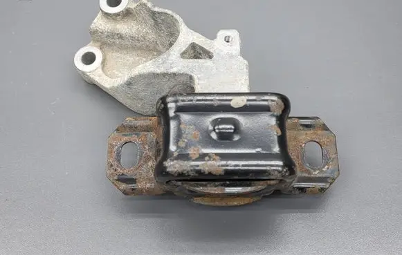 Smart ForTwo II Engine mount bracket A1322200148