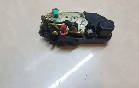 Jeep Grand Cherokee (WJ) Rear door lock