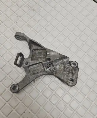 Peugeot 308 Engine mounting bracket 113103198