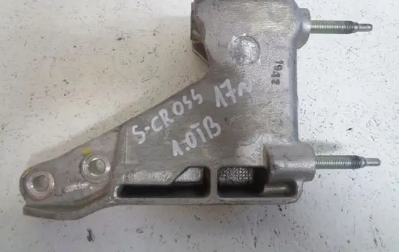 Suzuki SX4 S-Cross Engine mount bracket