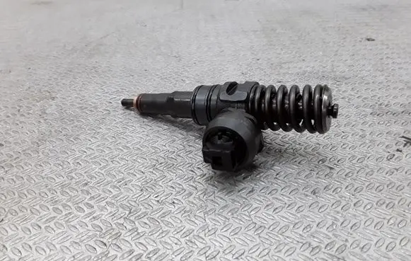 Skoda Octavia Mk2 (1Z) Fuel injector 038130073AG