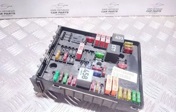 Volkswagen Golf V Fuse module 1K0937124K