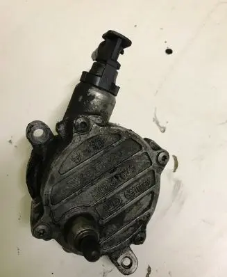 Volvo S80 Fuel injection high pressure pump 0445010111