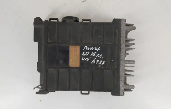 Volkswagen PASSAT B3 Engine control unit/module 0261200234 893907404M