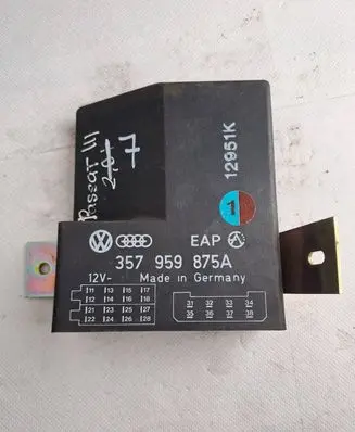 Volkswagen PASSAT B3 Door control unit/module 357959875A