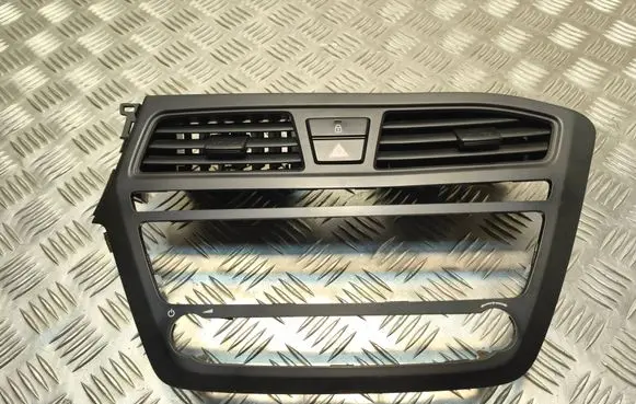 Hyundai i20 (GB IB) Dash center air vent grill