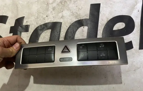 Mercedes-Benz C AMG W203 Hazard light switch a2038703310 2038703310