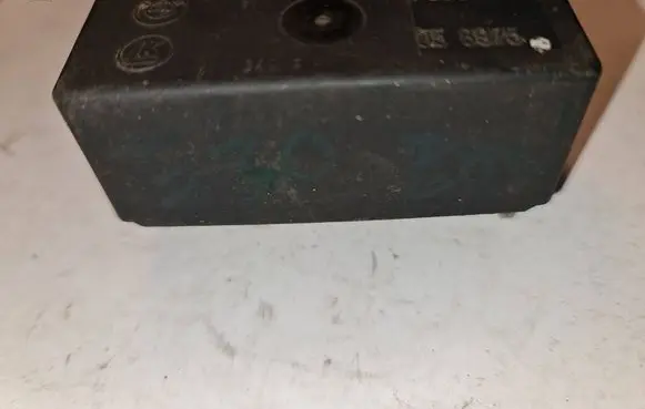 BMW 3 E30 Other relay 13681982 058975