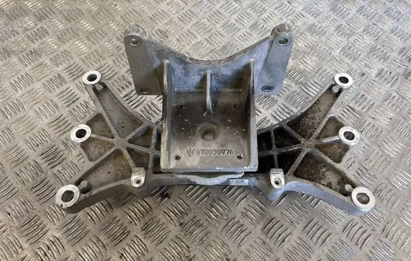 Maserati Ghibli Gearbox mount 670038976 670003953