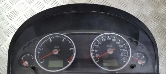 Ford Mondeo Mk III Speedometer (instrument cluster) 1s7f10841 1s7f-10841