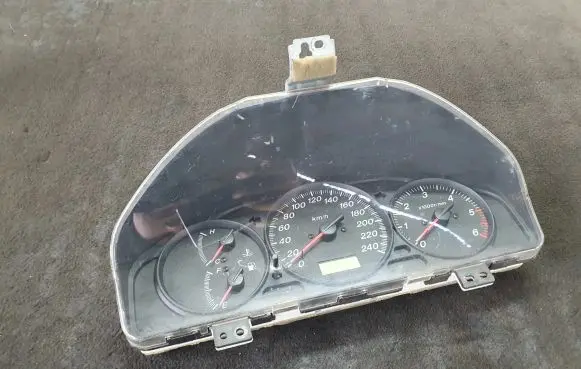 Mazda 626 Speedometer (instrument cluster) GG3DA