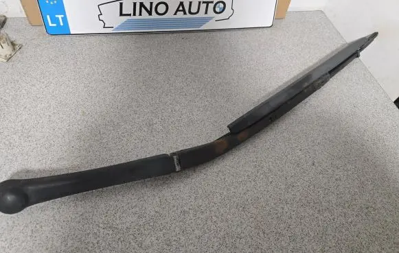 BMW 5 E39 Front wiper blade arm 8209879