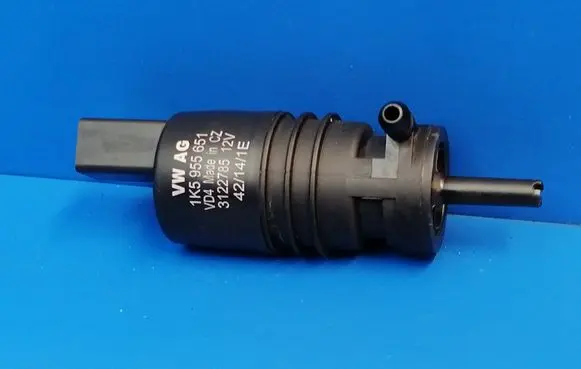 Audi A3 S3 8V Windscreen/windshield washer pump 1K5955651
