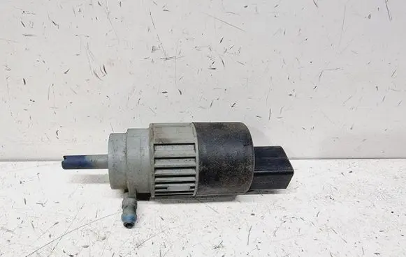 Ford C-MAX I Windscreen/windshield washer pump 6M2113K082AB 1673739