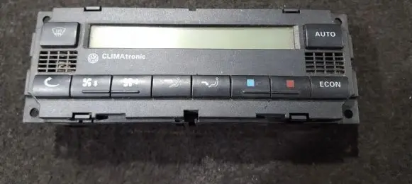 Volkswagen PASSAT B5.5 Climate control unit