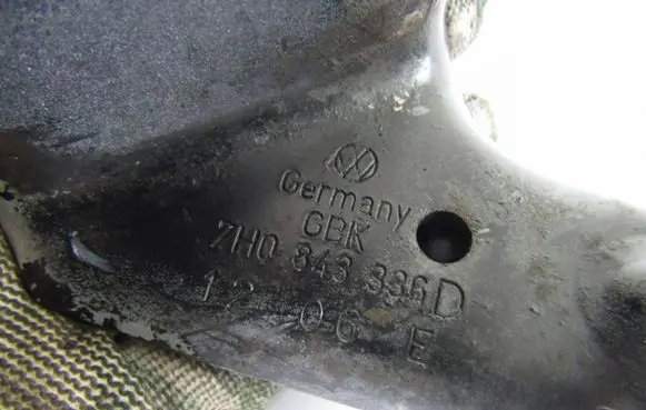 Volkswagen Transporter - Caravelle T5 Sliding door upper roller guide/hinge 7H0843336D