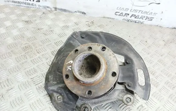 BMW 5 E39 Front wheel hub spindle knuckle