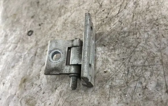 Volvo V70 Front door upper hinge