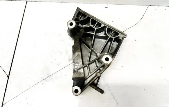 Skoda Fabia Mk1 (6Y) Engine mounting bracket 038199207aj