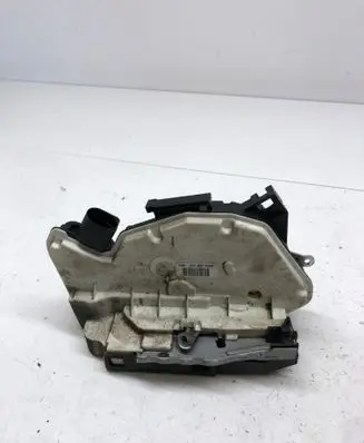 Volkswagen PASSAT CC Front door lock 5N1837016B