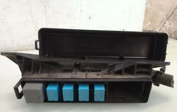Toyota Prius (NHW20) Fuse module 7107XA1