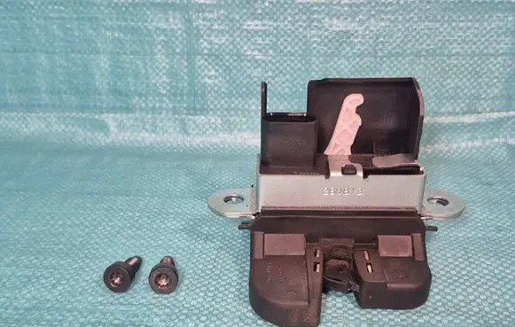 Volkswagen Golf VII Tailgate/trunk/boot lock/catch/latch 5G6827505