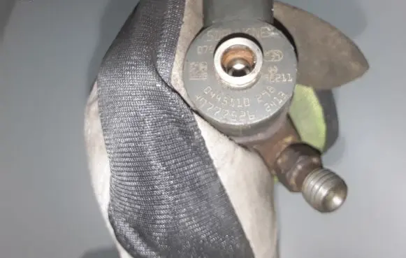 Volvo XC60 Fuel injector 30777526
